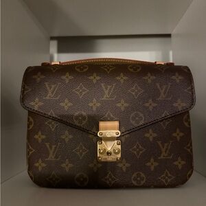 Louis Vuitton Classic Monogram Pochette Metis